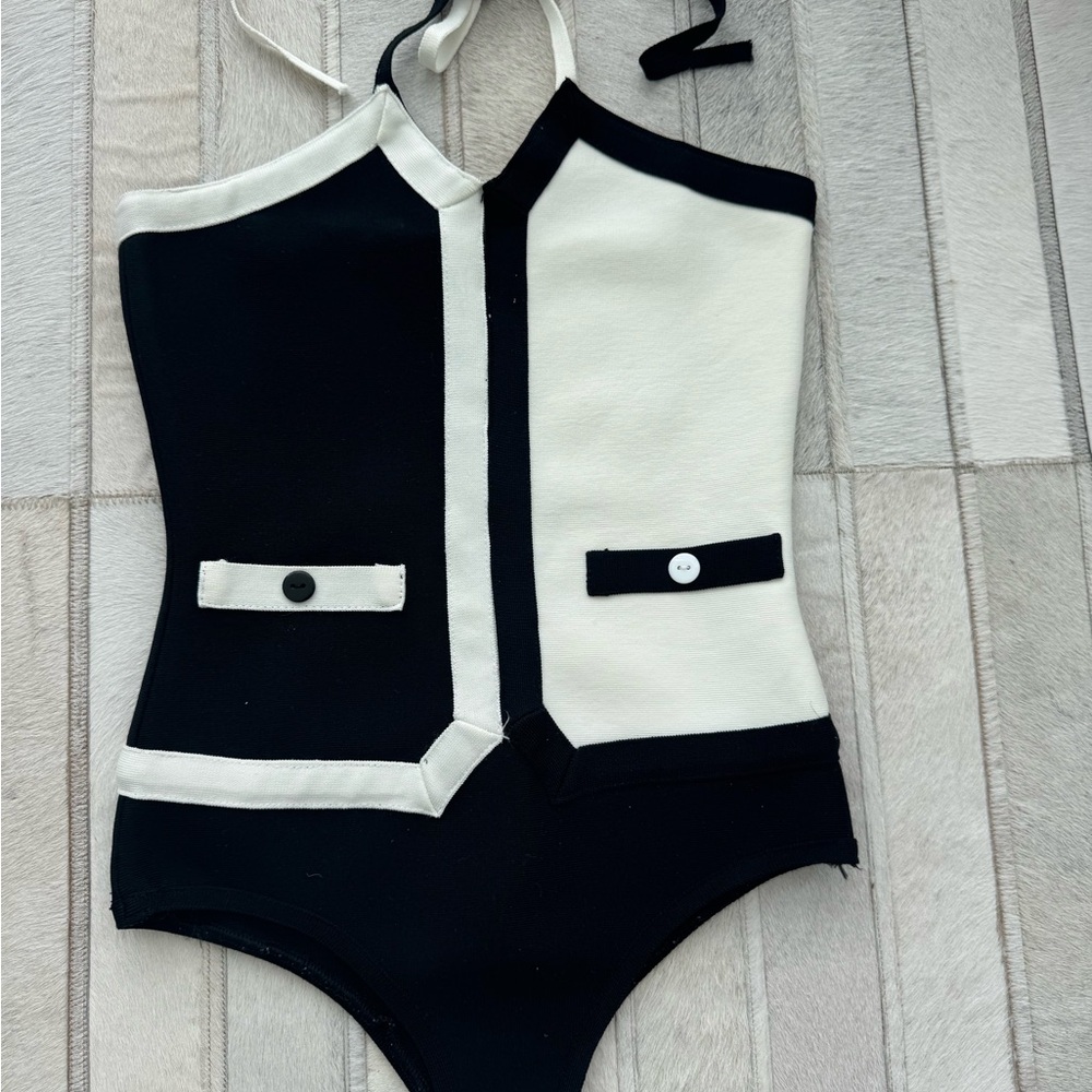 Stylish Black and White Women's Swimsuit - Picture 3 of 8